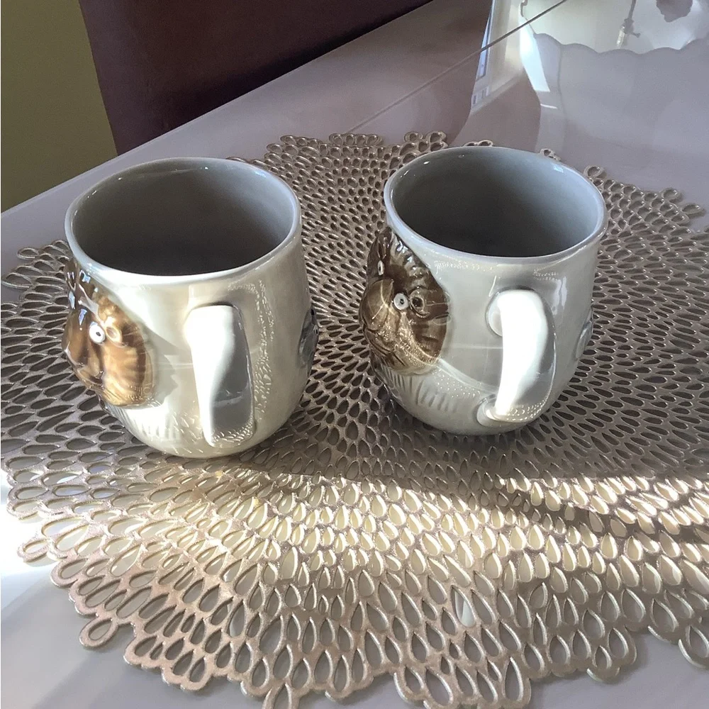 Vintage QUON Japan Coffee Mugs beige lion is 3D mouse on tail in excellent shape